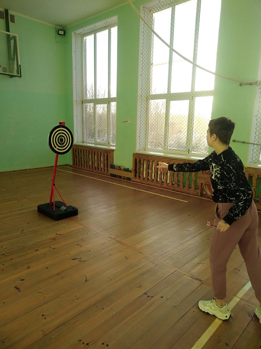 Соревнования по дартсу.